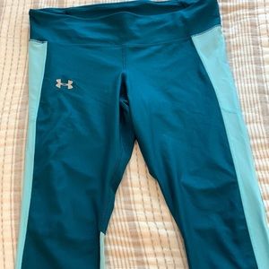 3 pairs of heat gear under armor capris